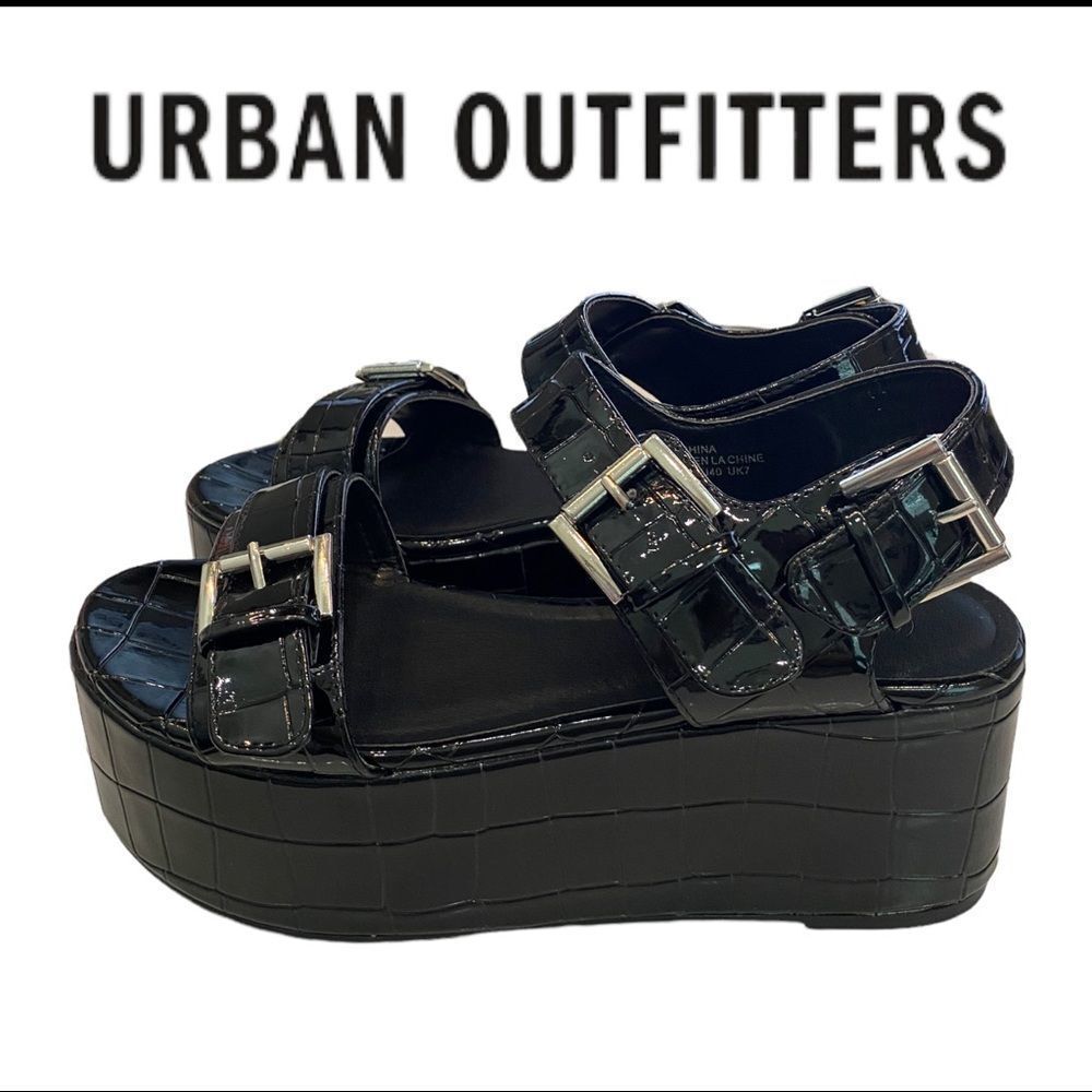 NEW Urban Outfitters UO Violet Buckle Black Flatform Platform Sandals 9 - Picture 2 of 7